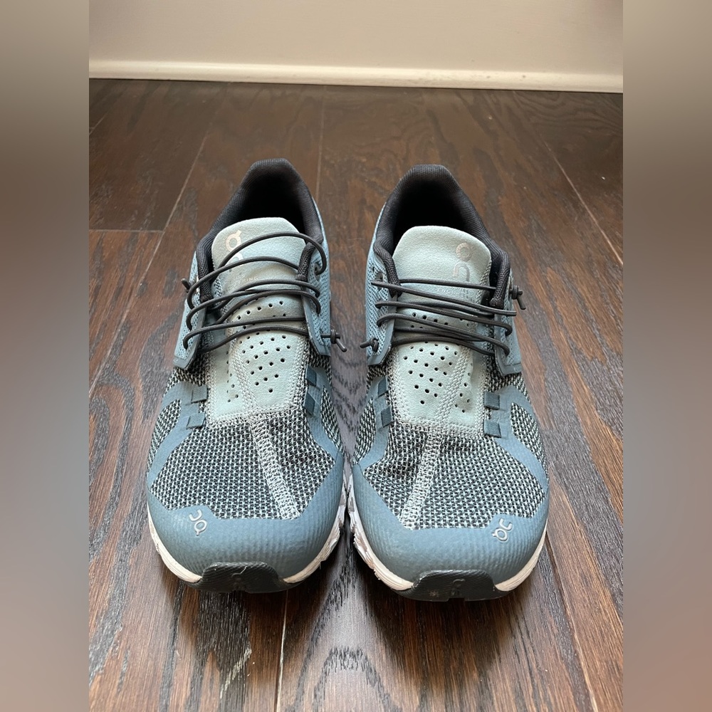 OnCloud Womens Running Shoes - size 8.5